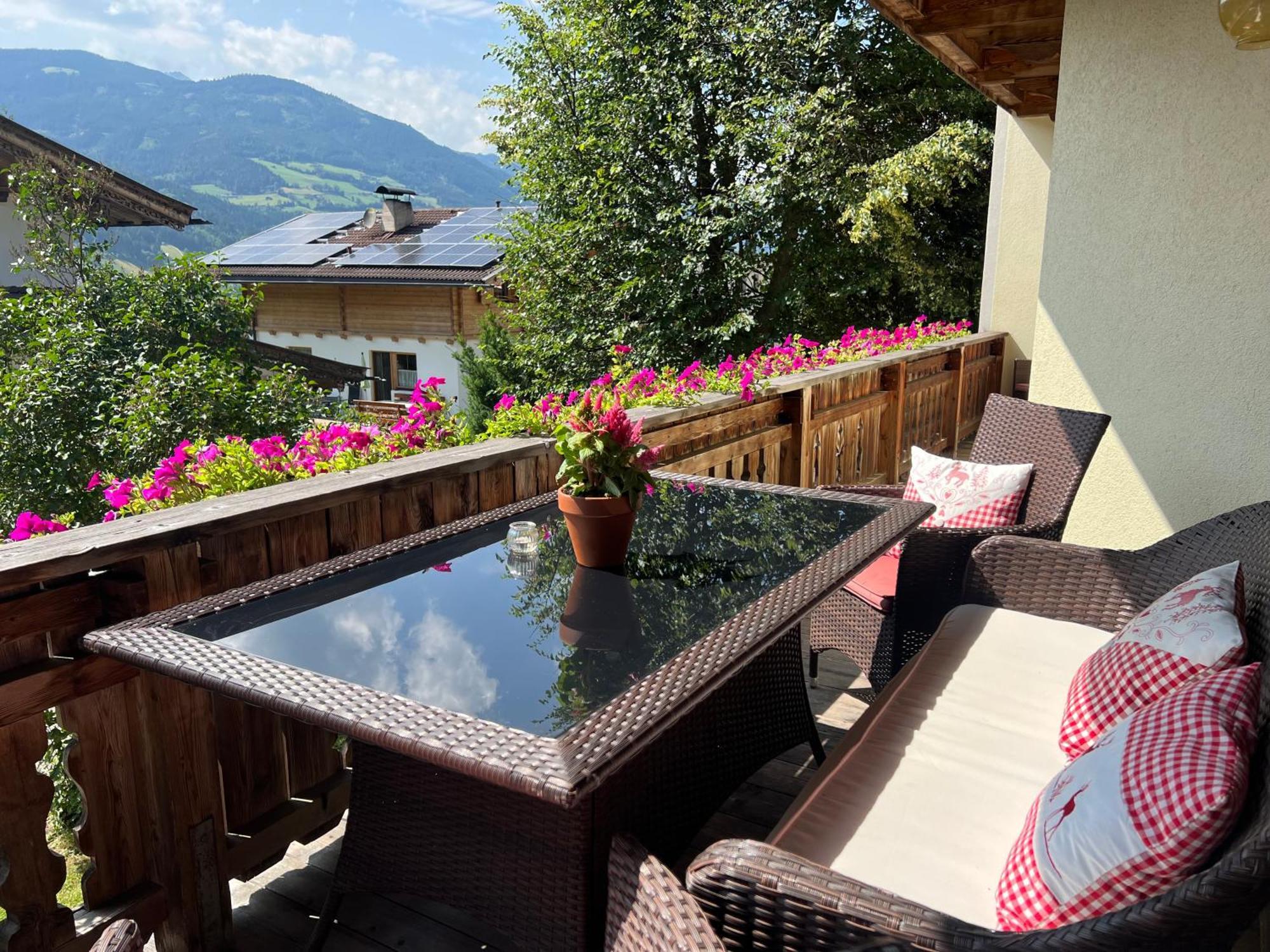 Ferienwohnung Platzhirsch Panorama View Balkon, Gartensauna, Garten, Grillplatz Стум Екстериор снимка